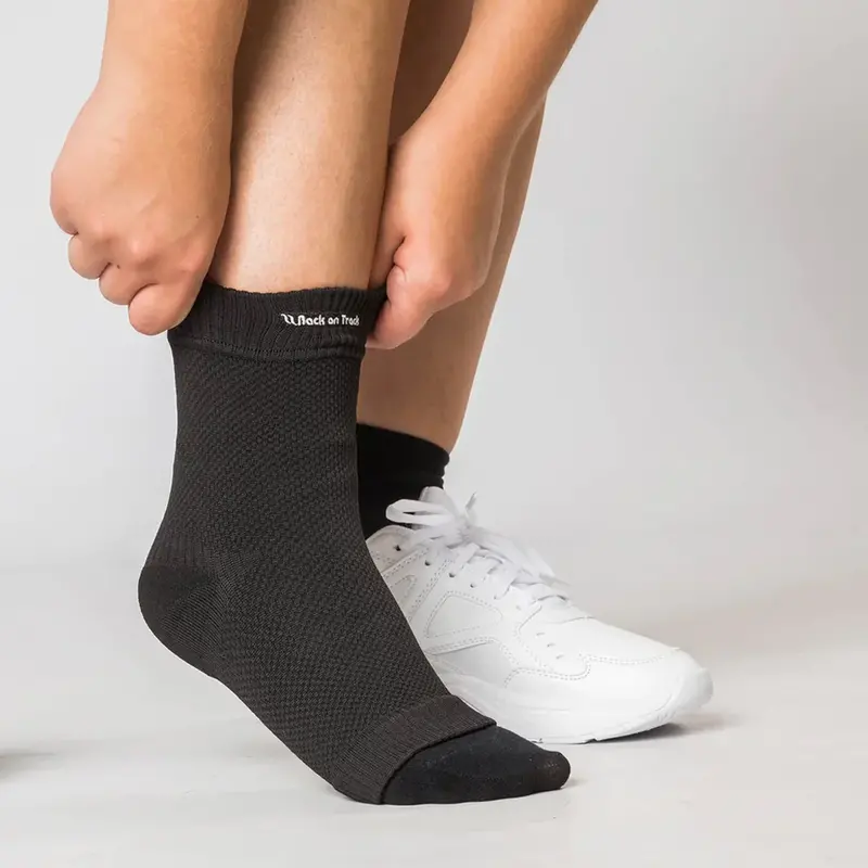 1407000 Back On Track Physio Ankle Brace With 4-Way Stretch - Black 1
