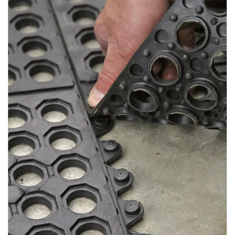 Interlocking Anti-Fatigue Matting 920 X 920Mm 1