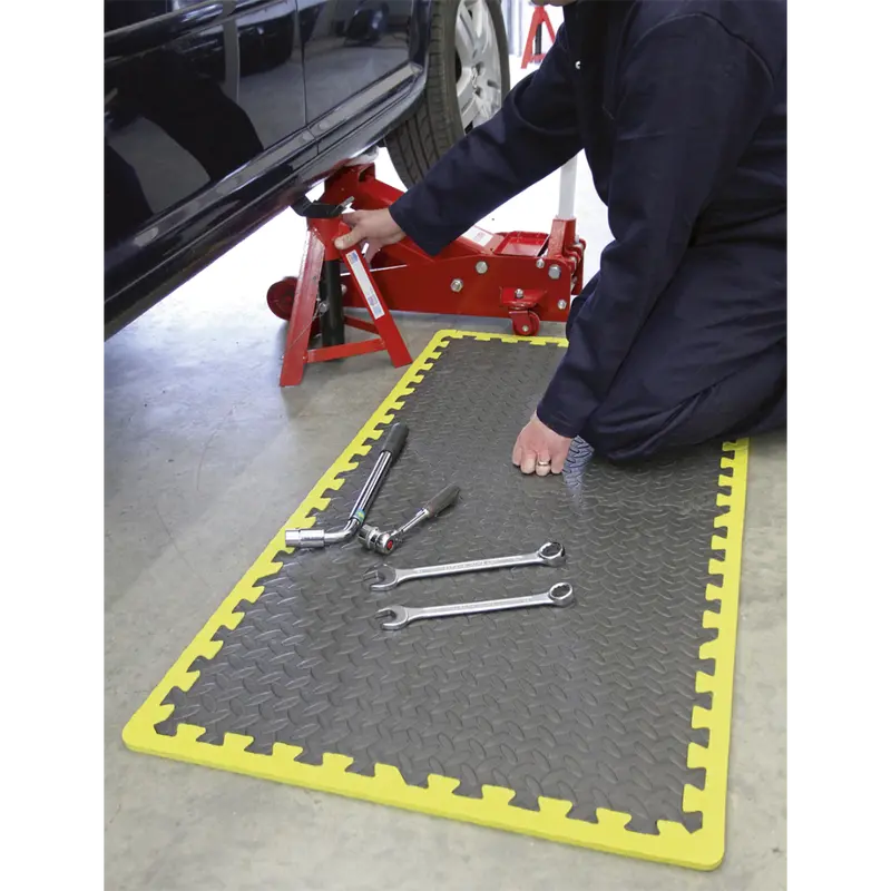 Interlocking Eva Foam Workshop Mat Set 1240 X 1825Mm With Hi-Vis Edges 1