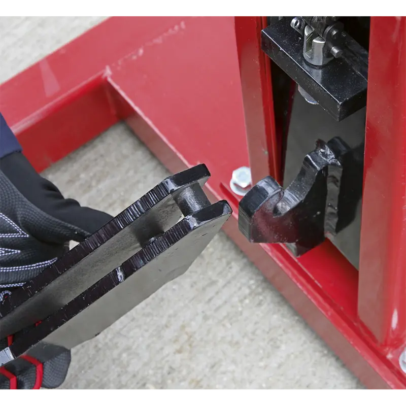 Vehicle Lift 1.5Tonne Air-Hydraulic With Foot Pedal 1